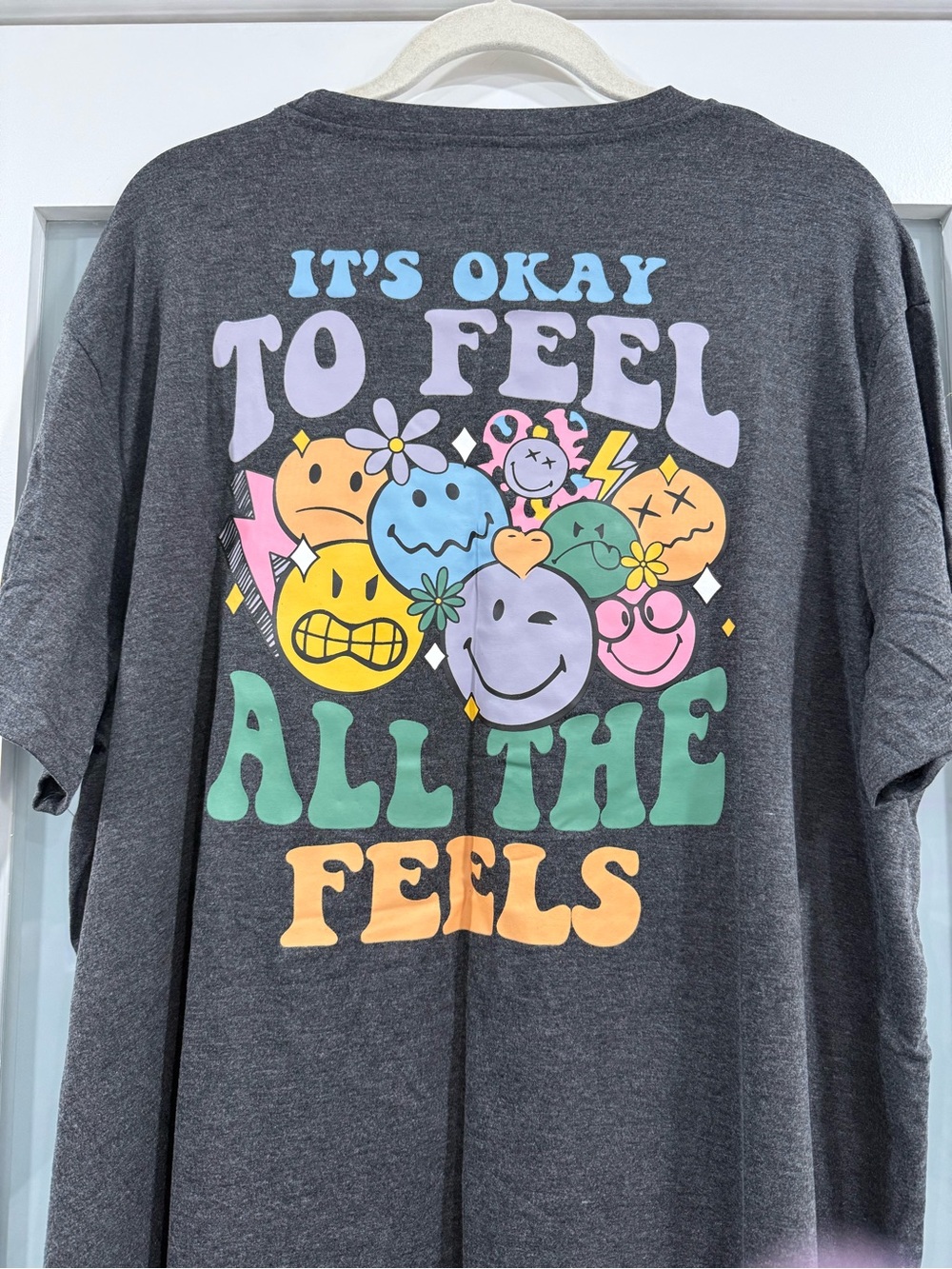 Tee Charcoal Graphic Emoji Faces on both sides size 4xl but can fit 3xl ptp28